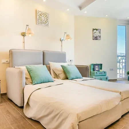 Seafront Floor Apartment Benalmádena